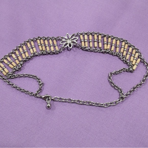 Beige and silver tone choker necklace - Picture 2 of 3